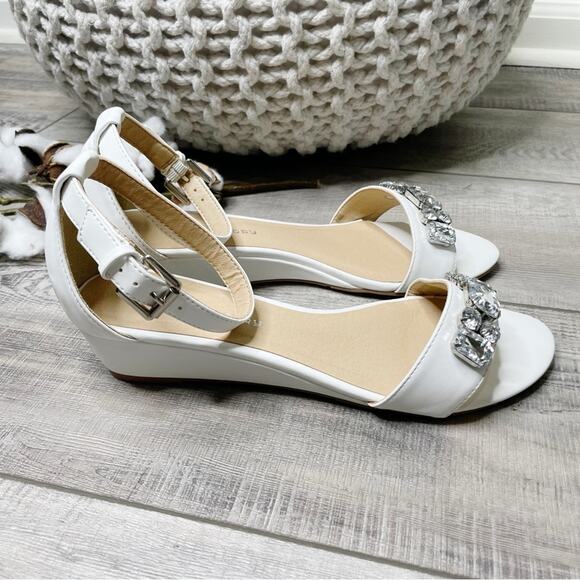 CL by Laundry Katherine Faux Leather Jeweled Low Wedge Sandals White Size 8M - Picture 4 of 9